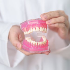 A Guide to Eating Safely After Dentures in Sacramento